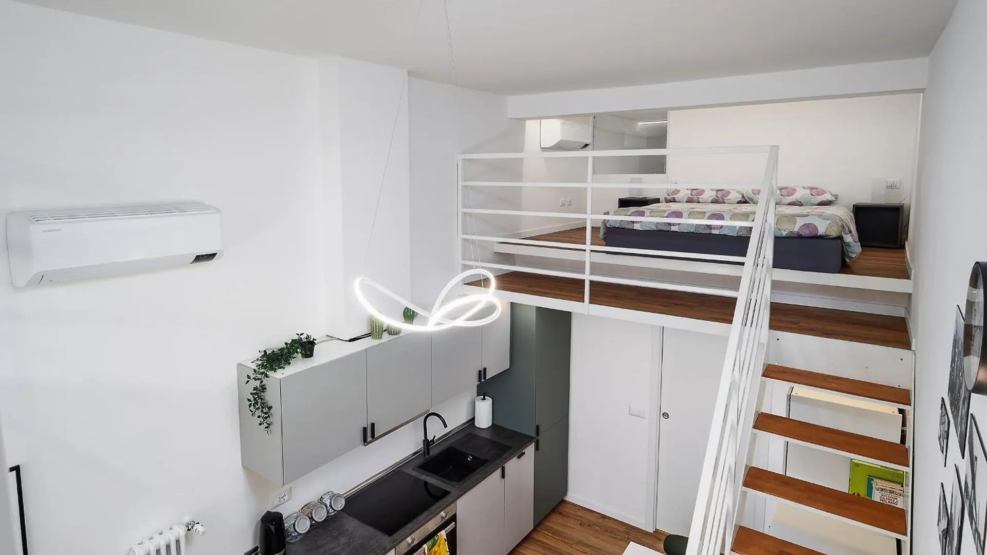 Willa New - Loft 4 Pax - 50M From Metro - Private Entry Mediolan